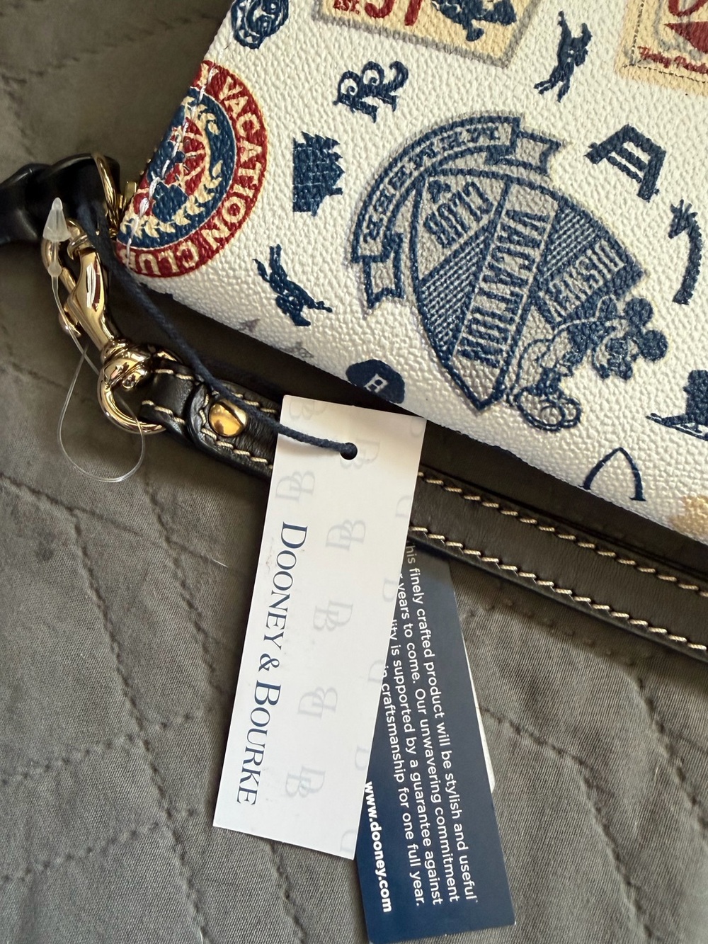Dooney & Bourke Disney Vacation Club Zip Around Wristlet Wallet NWT - Picture 4 of 11
